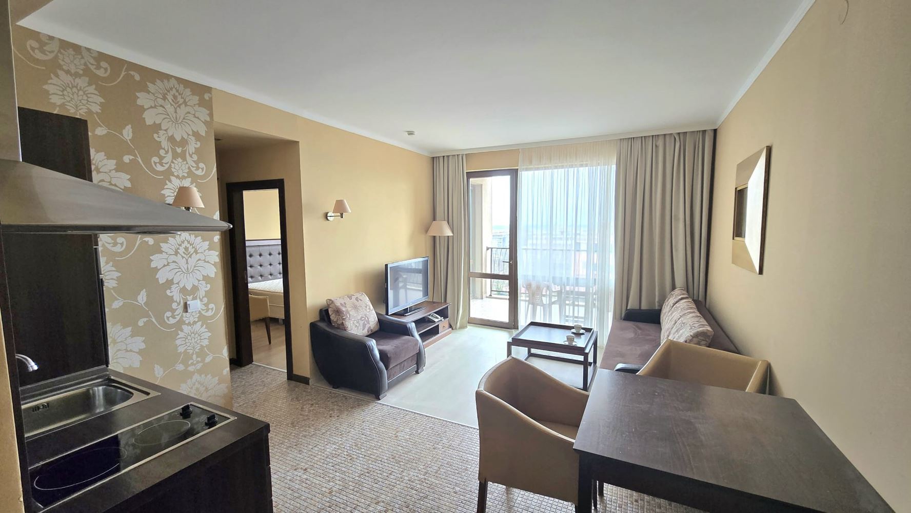 Элегантная квартира с одной спальней в роскошном комплексе с элитными удобствами в Солнечном Береге