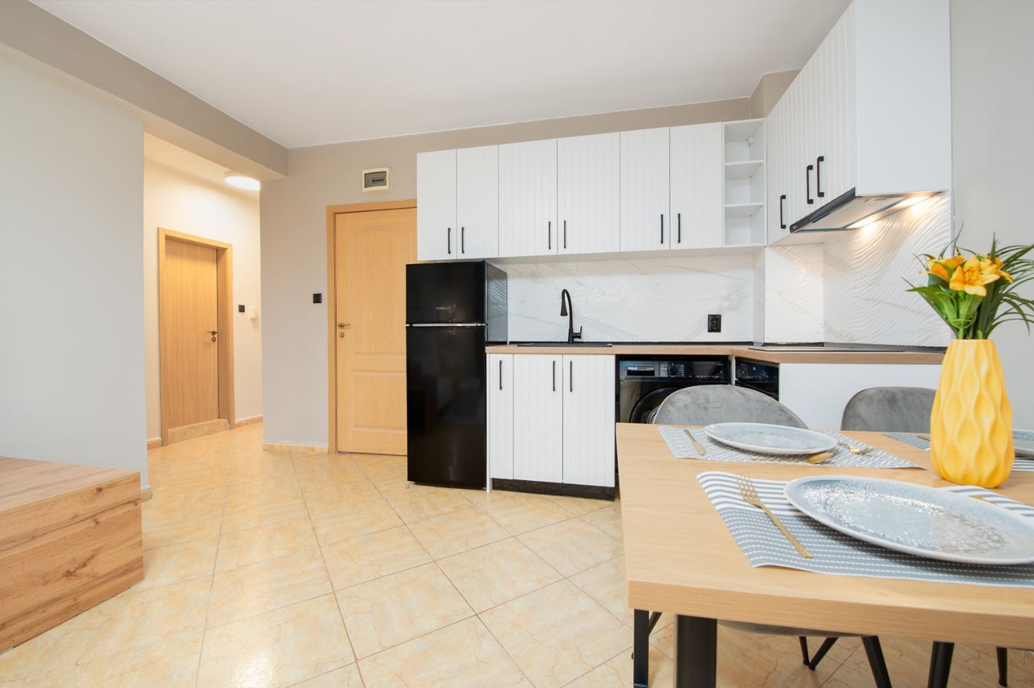 Стильно отремонтированная квартира с двумя спальнями в ухоженном комплексе в Солнечном Береге – комфорт, спокойствие и отличное расположение