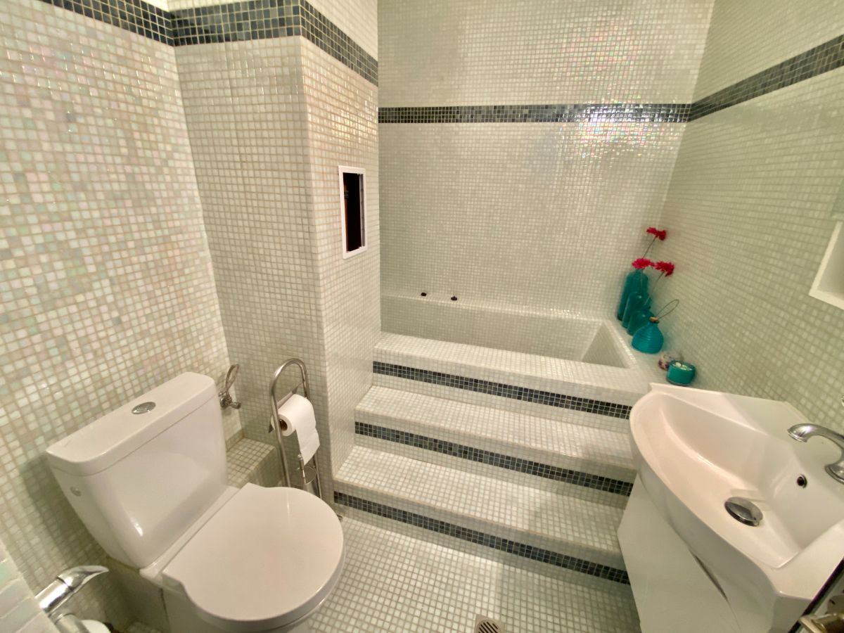 Уникальная двухуровневая квартира в комплексе премиум-класса в городе Несебр