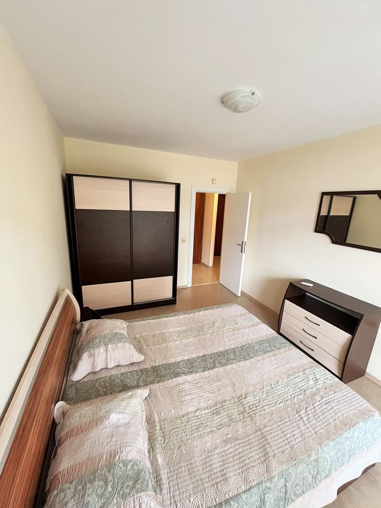 Солнечная и просторная двухкомнатная квартира в Солнечном Береге – полностью меблирована с отличной инфраструктурой комплекса