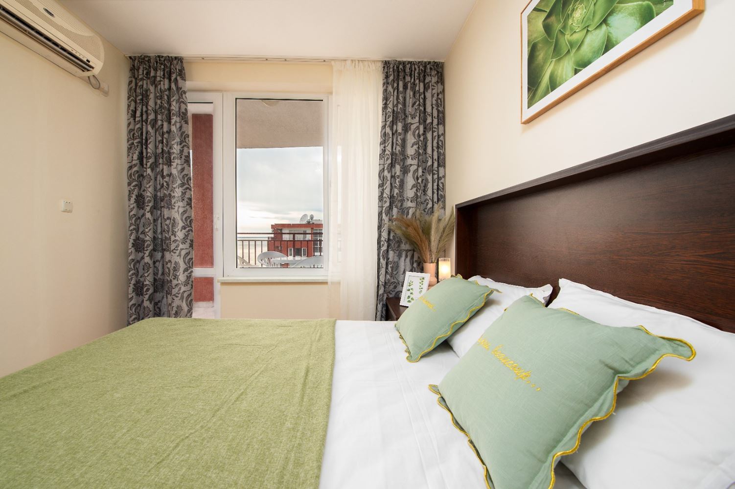 Стильный апартамент с двумя спальнями на первой линии с прямым видом на море в Святом Власе – простор, роскошь и полный комфорт