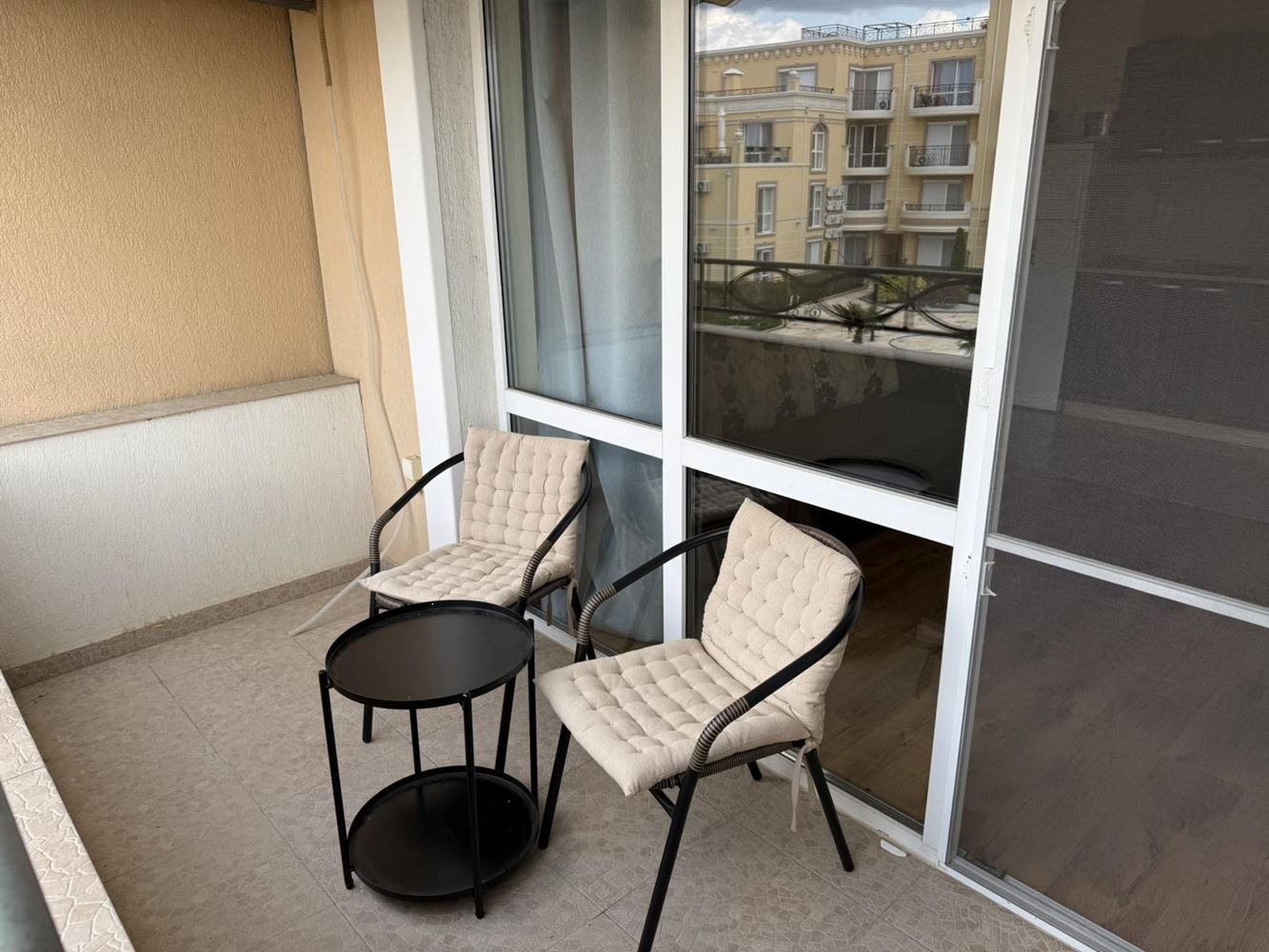 Стильная двухкомнатная квартира в современном комплексе в Равде – отличная инвестиция рядом с морем