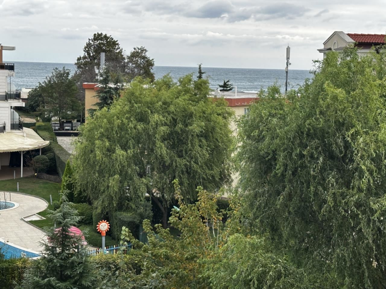 Морская панорама и очарование побережья — меблированная квартира с одной спальней на первой линии в Созополе