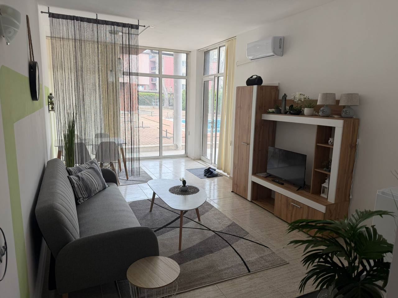 Квартира с одной спальней в Солнечном Береге с отличными удобствами и близостью к пляжу