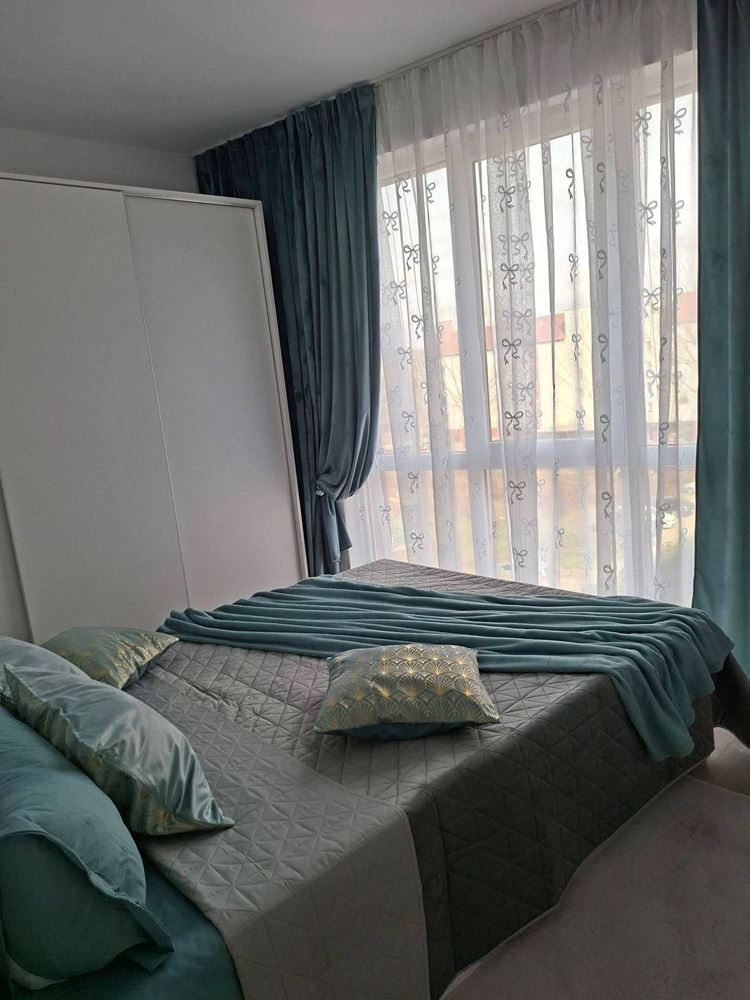 Стильная двухкомнатная квартира с низкой таксой обслуживания в Солнечном Береге – комфорт, безопасность и отличная инвестиция у моря