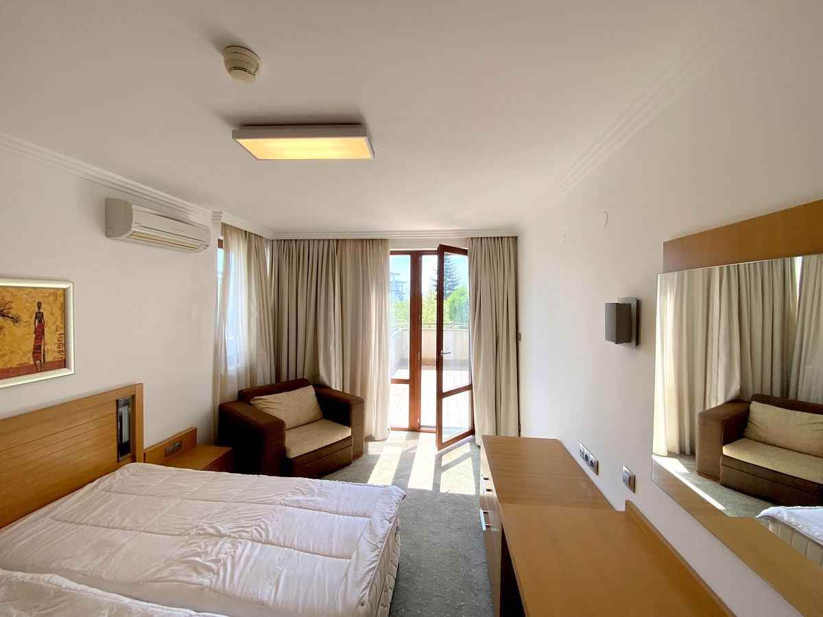 Двухкомнатная квартира  на первой линии моря в Равде – роскошь, природа и впечатляющий вид на бассейн