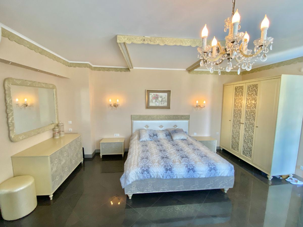 Уникальная двухуровневая квартира в комплексе премиум-класса в городе Несебр