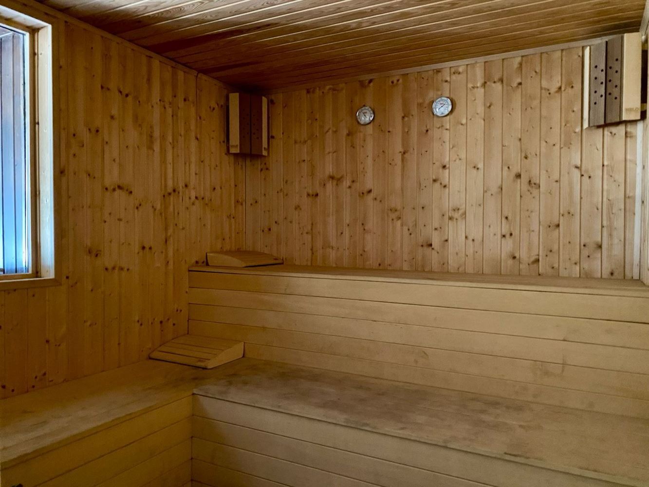 Просторная полностью меблированная студия с видом на бассейн в Солнечном Береге – комфорт, спокойствие и отличная инвестиция