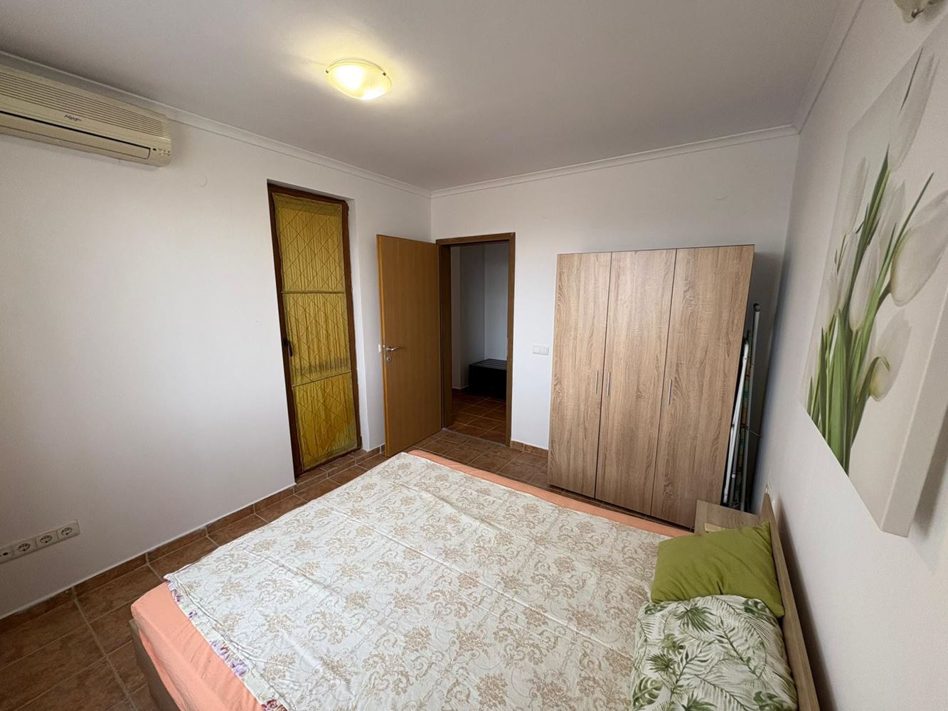 Поморие – просторная квартира с 2 спальнями на первой линии с видом на море и низкой платой за обслуживание