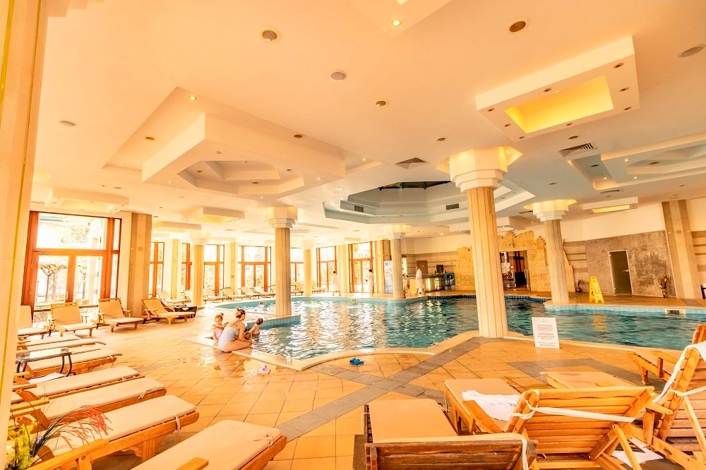 Двухкомнатная квартира  на первой линии моря в Равде – роскошь, природа и впечатляющий вид на бассейн