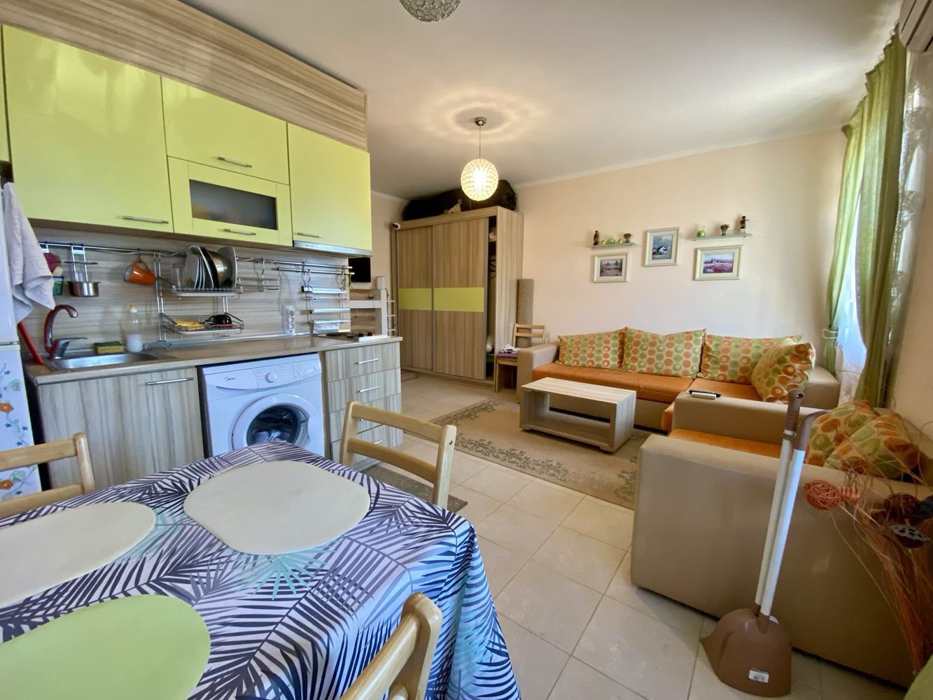 Отличная инвестиция – просторная студия, готовая к заселению рядом с Солнечный Берег