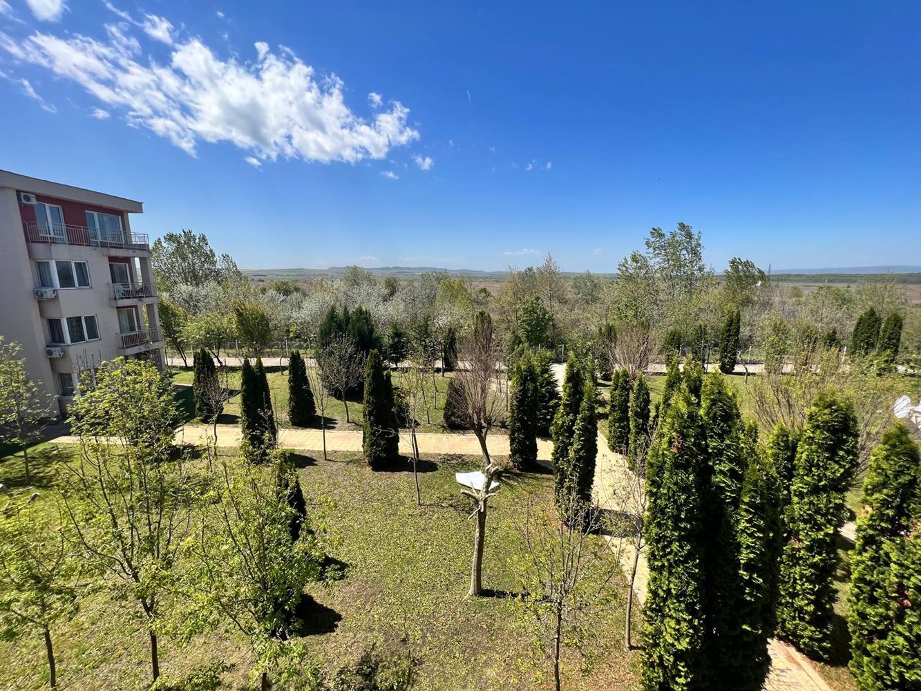 Просторная и полностью меблированная студия в Солнечном Берегу – готова к проживанию или инвестиции