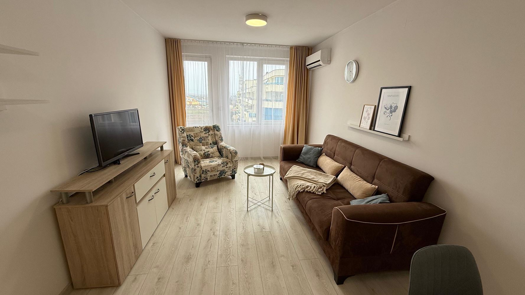 Просторная и современная квартира с одной спальней со всеми удобствами в Помории