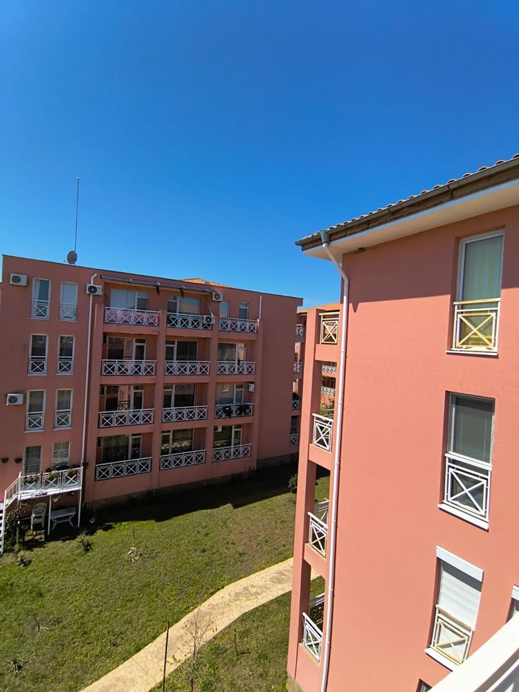 Эксклюзивно меблированная студия в закрытом комплексе с богатой инфраструктурой и спокойной атмосферой