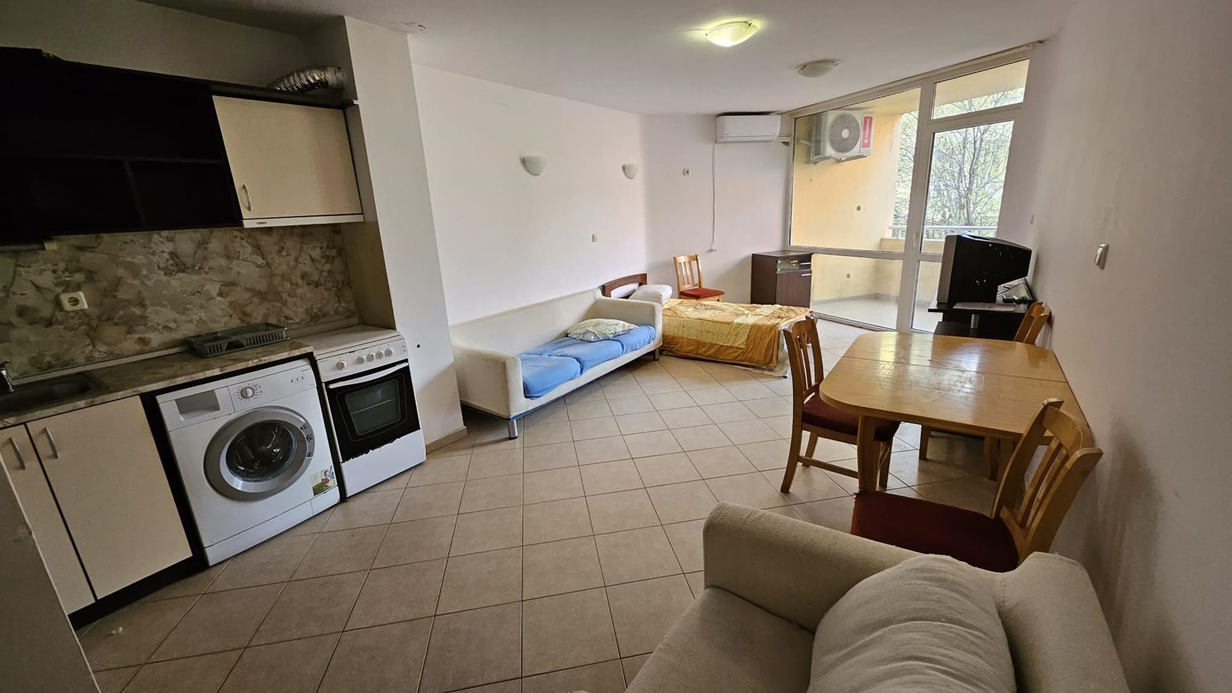   Квартира с одной спальней в 200 м от пляжа в Солнечном береге – отличная локация и инвестиционный потенциал