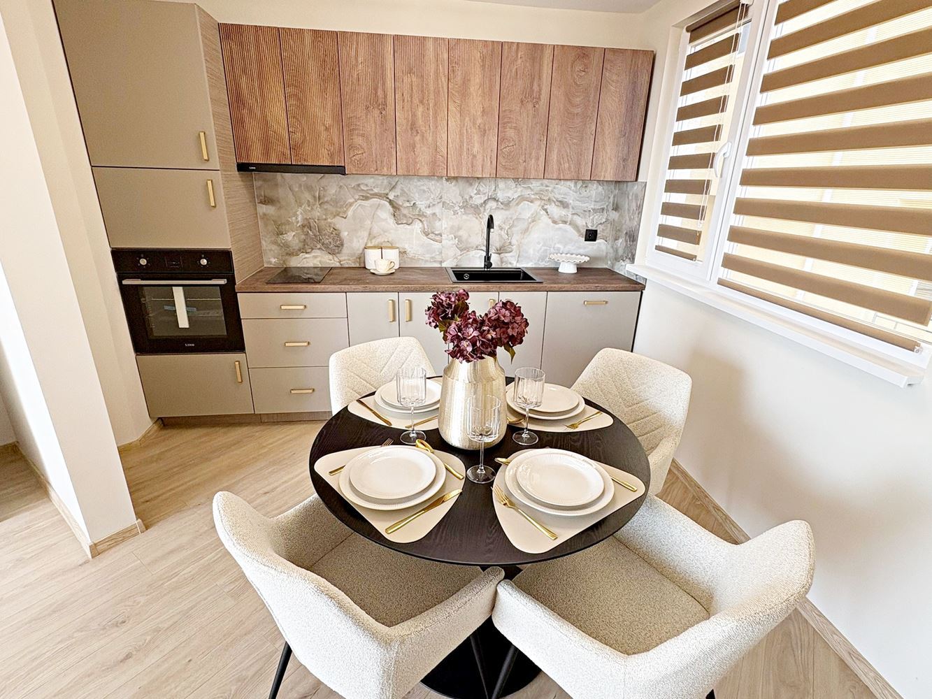 Два независимых жилых пространства с видом на море в центре Святого Власа – дизайнерский интерьер и собственное парковочное место