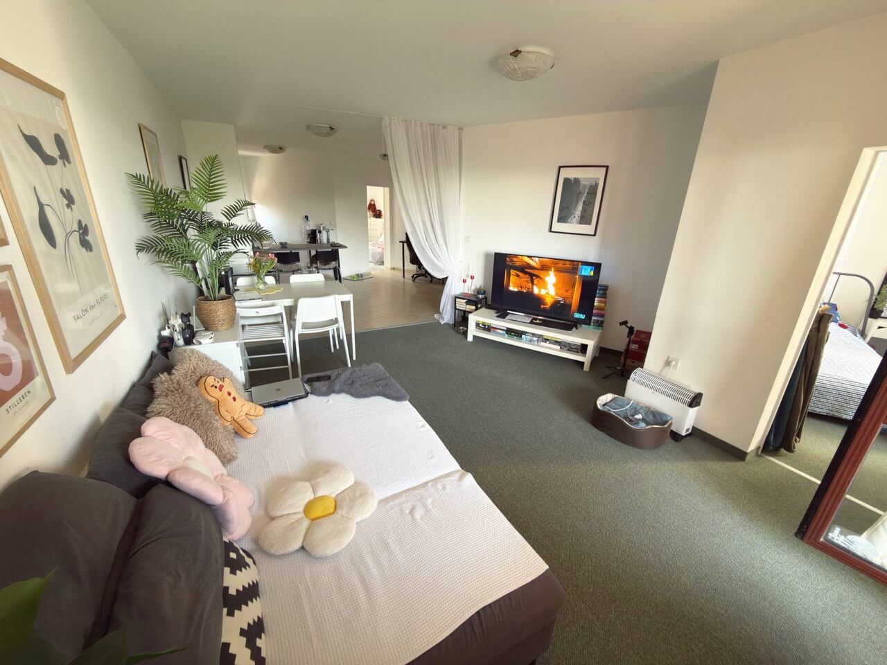 Просторная квартира с двумя спальнями на первой линии моря в Ахелое – комфорт, роскошь и уют для всей семьи