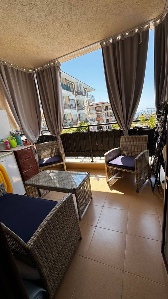 Квартира с одной спальней в престижном комплексе с видом на море и зелень