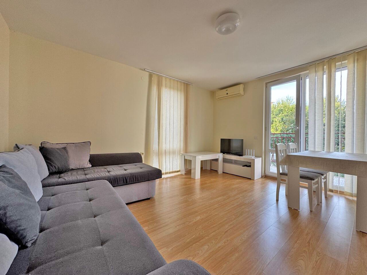 Готова к заселению! Двухкомнатная квартира в привлекательном комплексе в Святом Власе