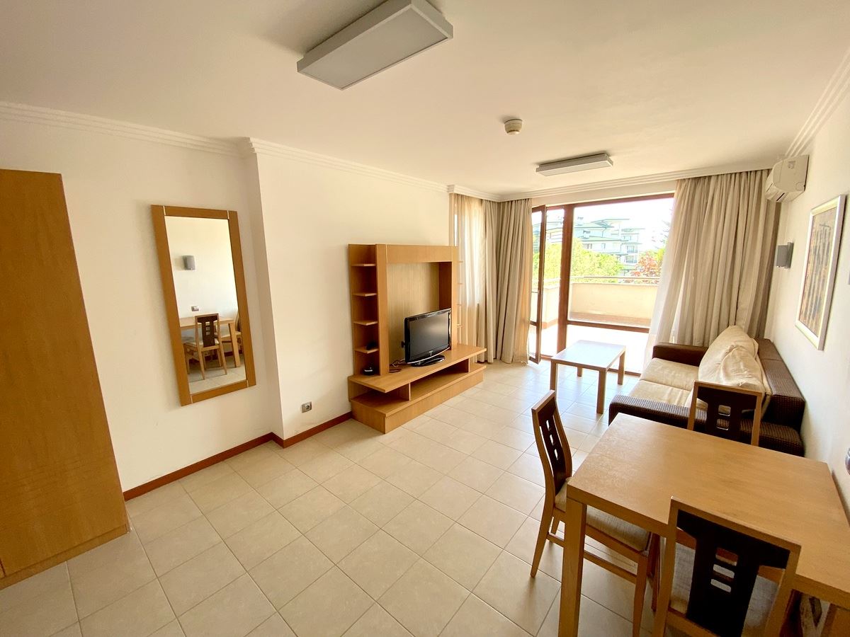 Двухкомнатная квартира  на первой линии моря в Равде – роскошь, природа и впечатляющий вид на бассейн