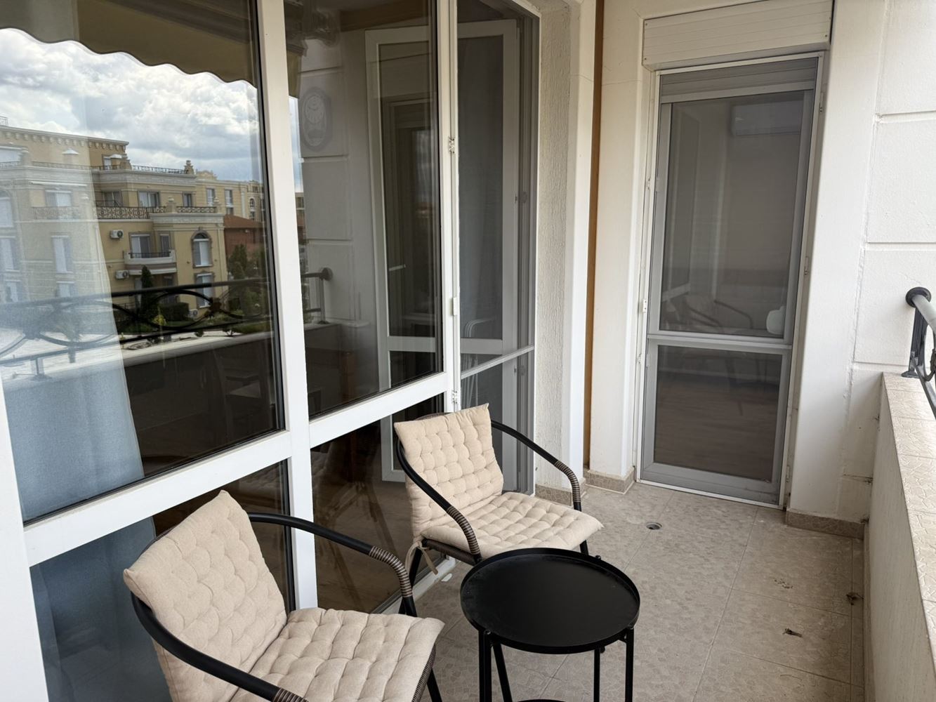 Стильная двухкомнатная квартира в современном комплексе в Равде – отличная инвестиция рядом с морем