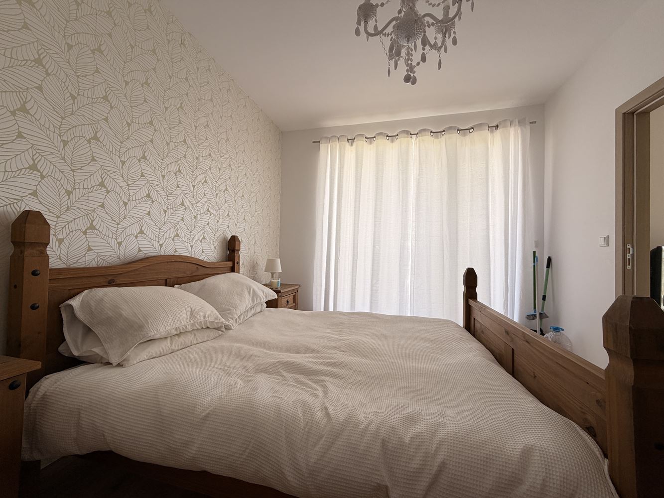 Квартира с двумя спальнями и панорамной террасой на окраине Солнечного Берега – уют, тишина и стиль