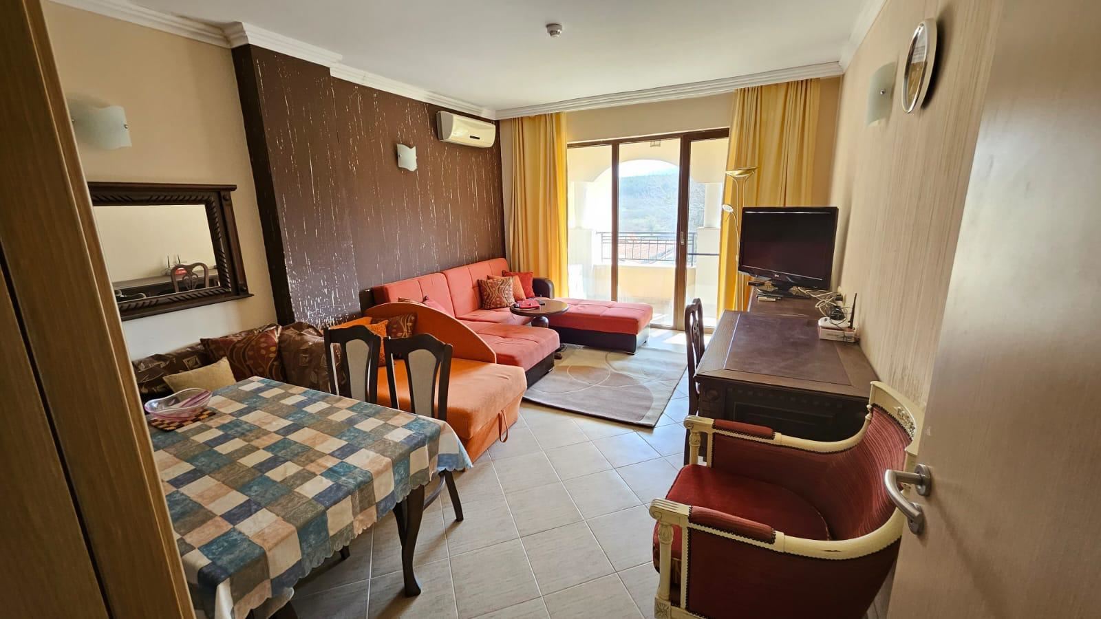 Просторная квартира с одной спальней на первой линии моря в Царево с полной меблировкой