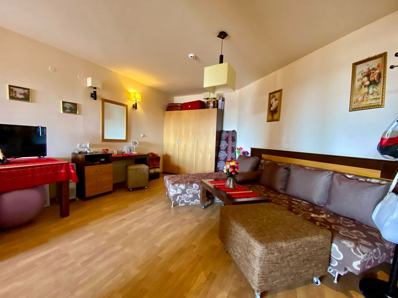 Просторная полностью меблированная студия с видом на бассейн в Солнечном Береге – комфорт, спокойствие и отличная инвестиция