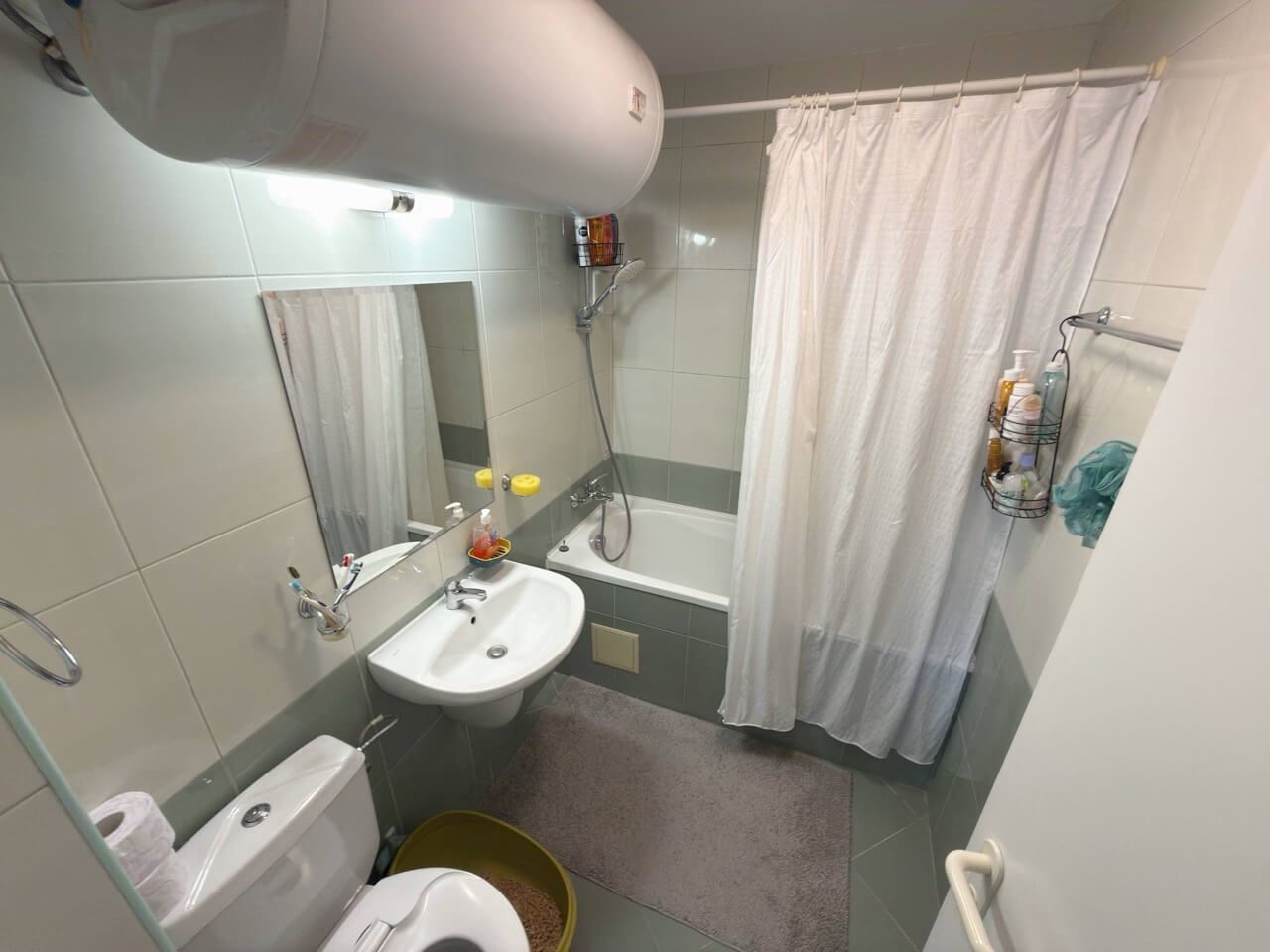 Просторная квартира с двумя спальнями на первой линии моря в Ахелое – комфорт, роскошь и уют для всей семьи