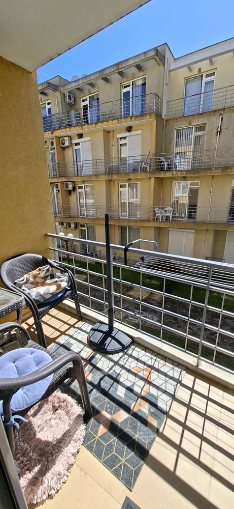 Просторная и светлая квартира с одной спальней в ухоженном комплексе рядом с Солнечным Берегом