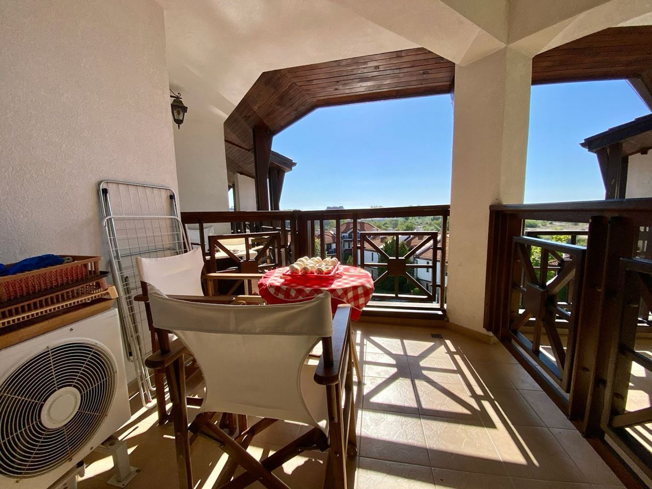 Просторная полностью меблированная студия с видом на бассейн в Солнечном Береге – комфорт, спокойствие и отличная инвестиция