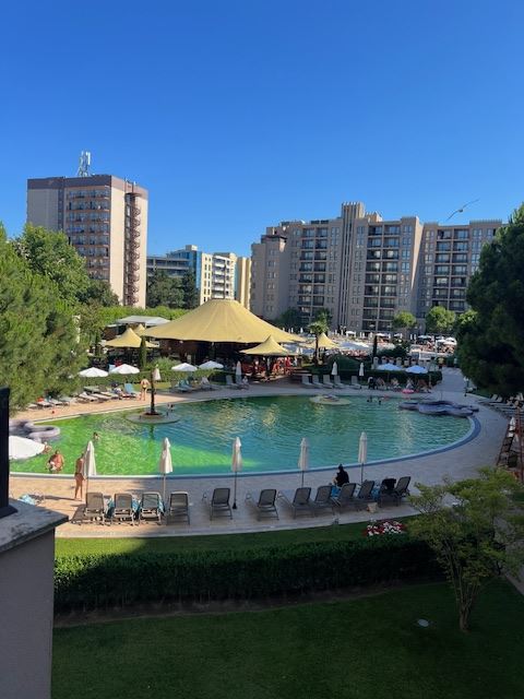 Просторная студия в роскошном комплексе всего в 50 м от пляжа на Солнечном берегу