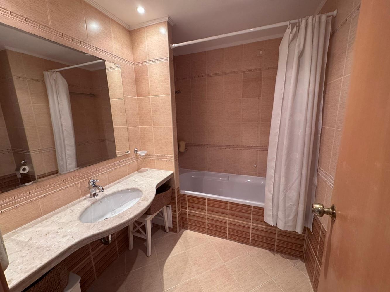 Роскошная квартира с одной спальней в престижном комплексе на первой линии – комфорт, стиль и бесконечные удобства