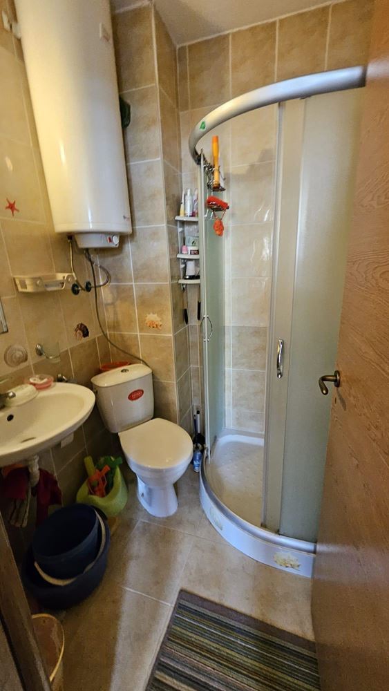 Современная квартира с одной спальней в закрытом комплексе с бассейнами и водными аттракционами в районе Солнечного берега