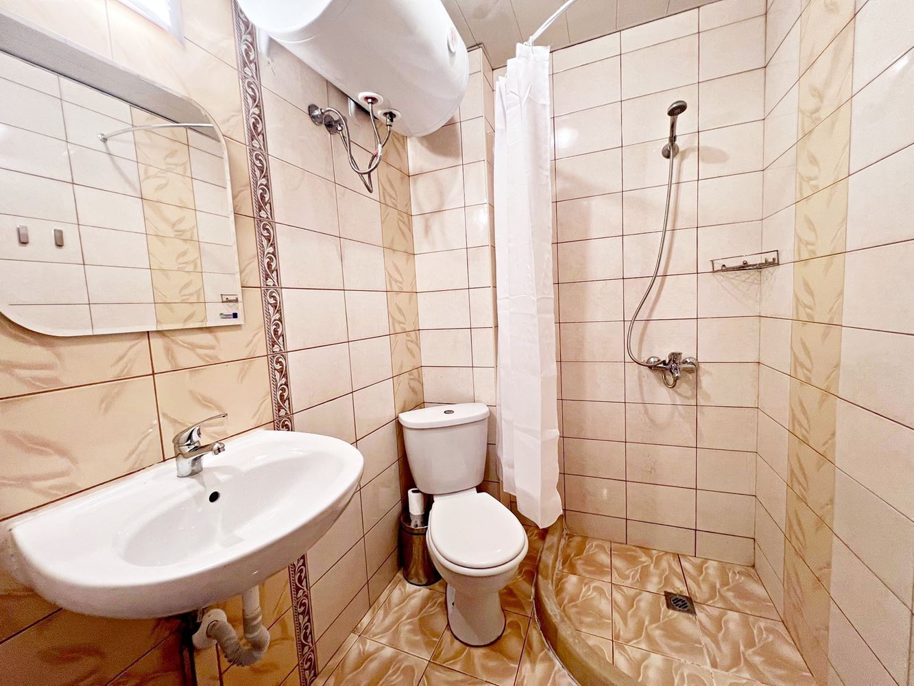 Стильная квартира с одной спальней с низкой таксой обслуживание в отличном комплексе в Солнечном Берегу – готова к проживанию или инвестиции