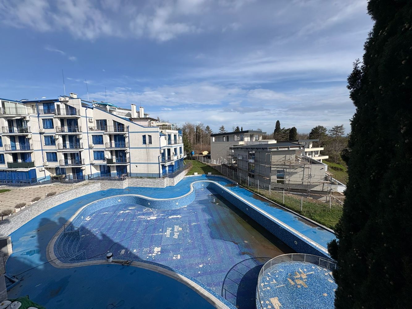 Просторная двухкомнатная квартира на первой линии моря в Поморие