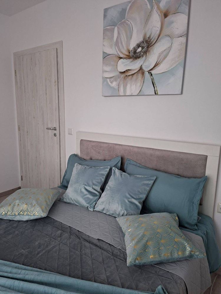 Стильная двухкомнатная квартира с низкой таксой обслуживания в Солнечном Береге – комфорт, безопасность и отличная инвестиция у моря