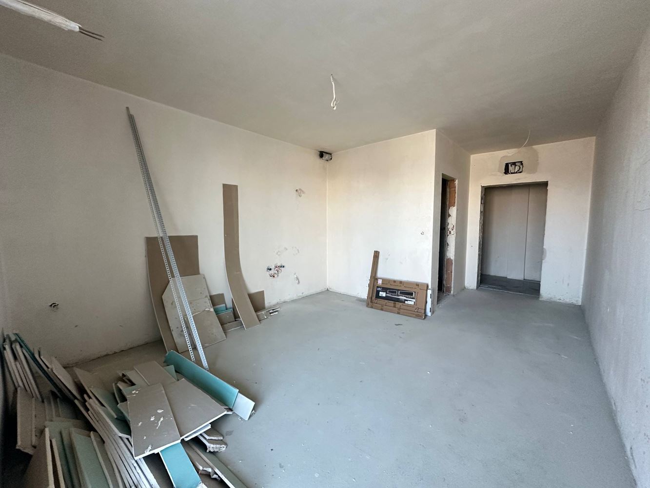 Новое студио на первом этаже в 200 метрах от пляжа в Несебре – комфорт, стиль и отличное расположение