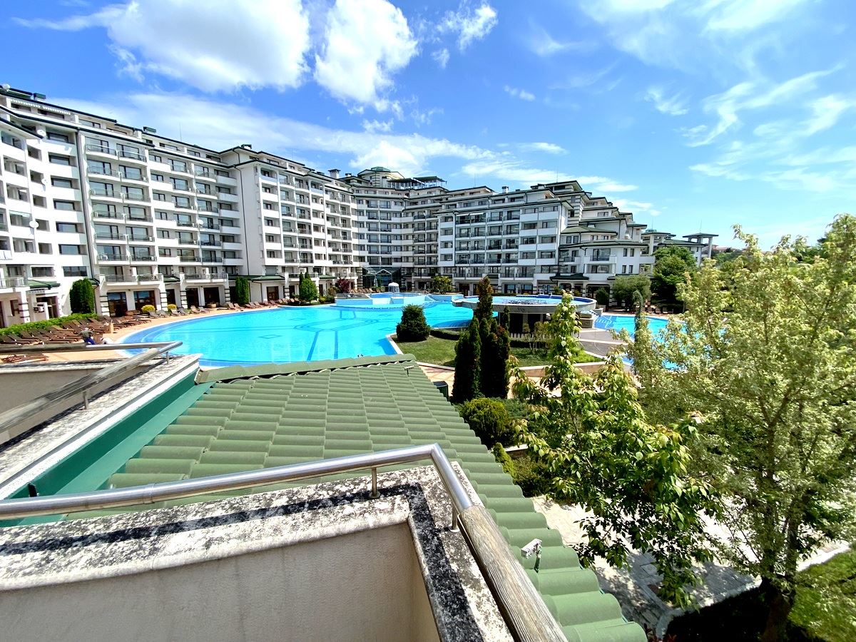 Двухкомнатная квартира  на первой линии моря в Равде – роскошь, природа и впечатляющий вид на бассейн