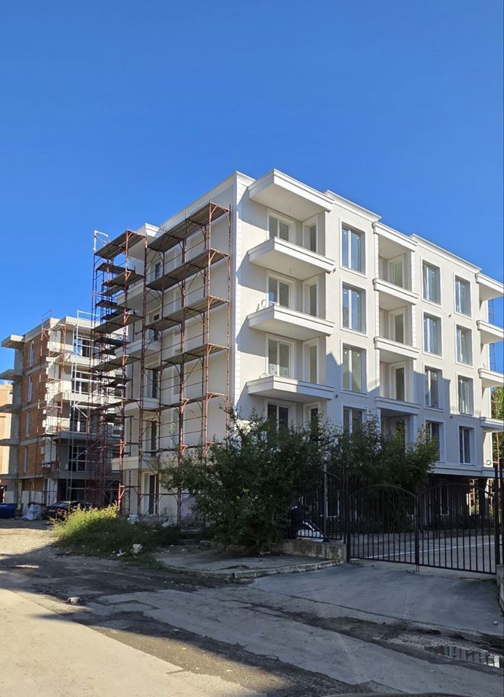 Современная студия в новом здании – отличное расположение и без платы за обслуживание