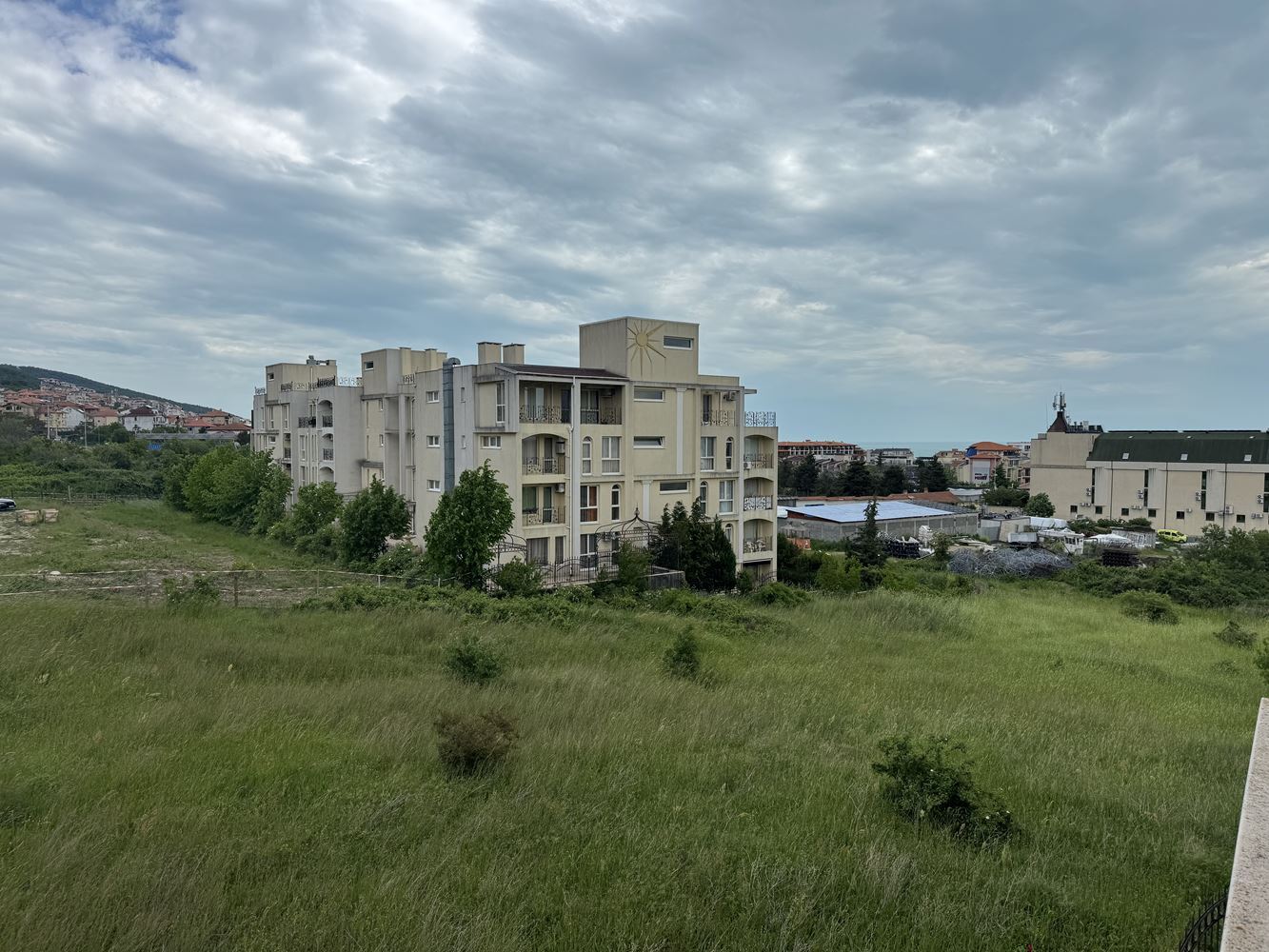 Компактная студия с панорамным видом на горы в Святом Власе – комфорт, природа и отличная инфраструктура