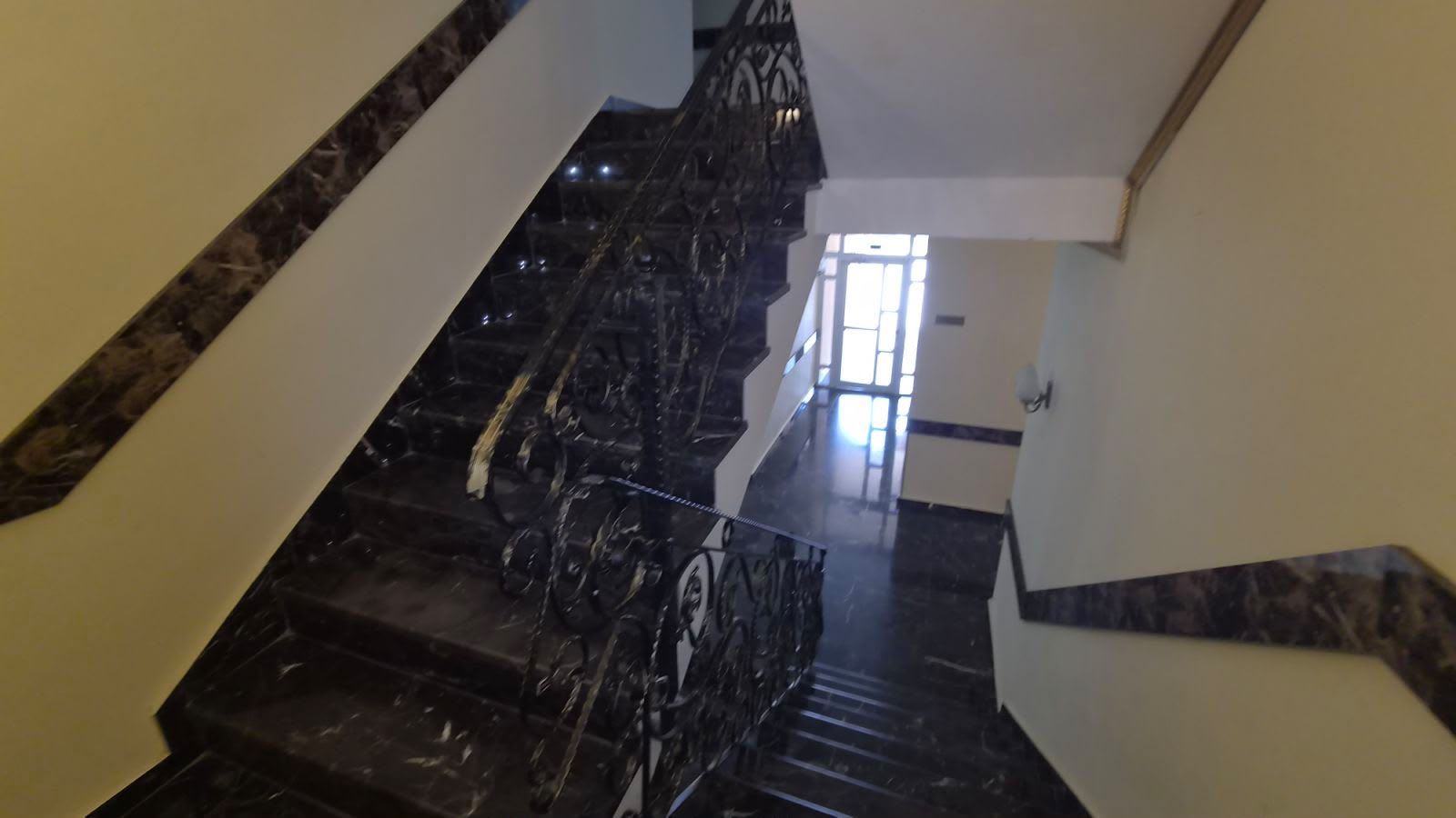 Меблированная студия всего в нескольких шагах от Южного пляжа в Поморие – низкая плата за обслуживание, готова к заселению