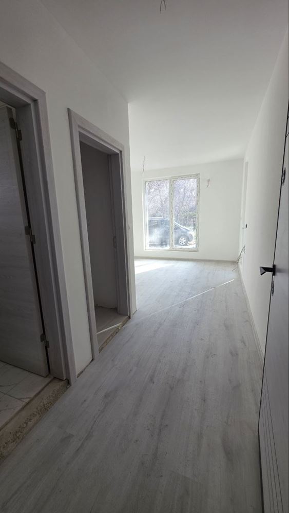 Функциональная студия на первом этаже – отличная возможность для инвестиций или уютного жилья