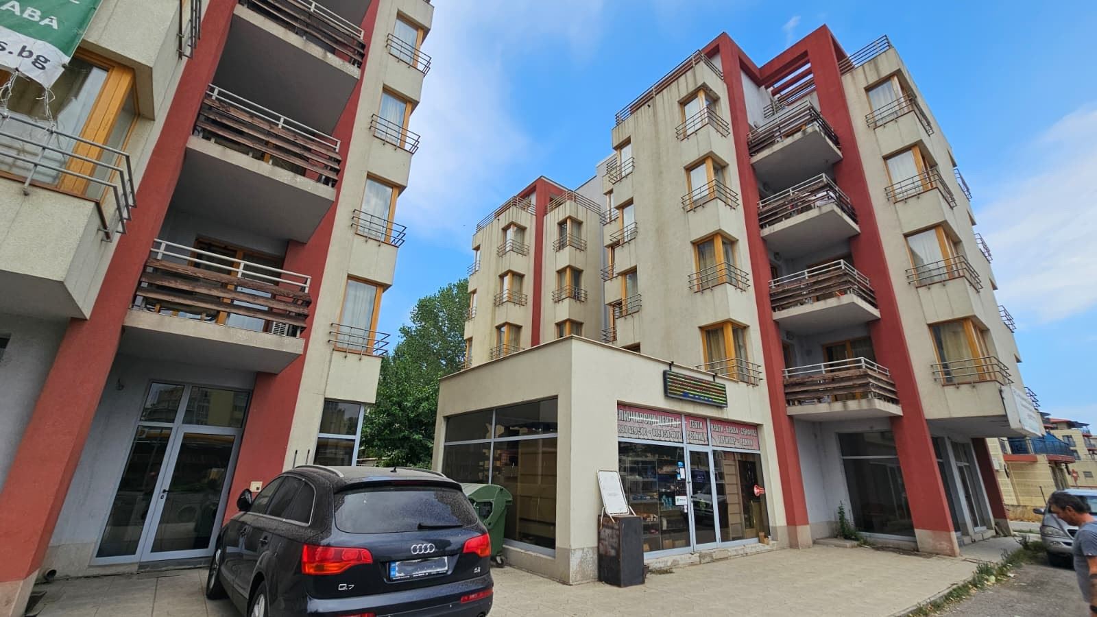 Квартира с собственным двориком в Солнечном Береге — без таксы обслуживания!