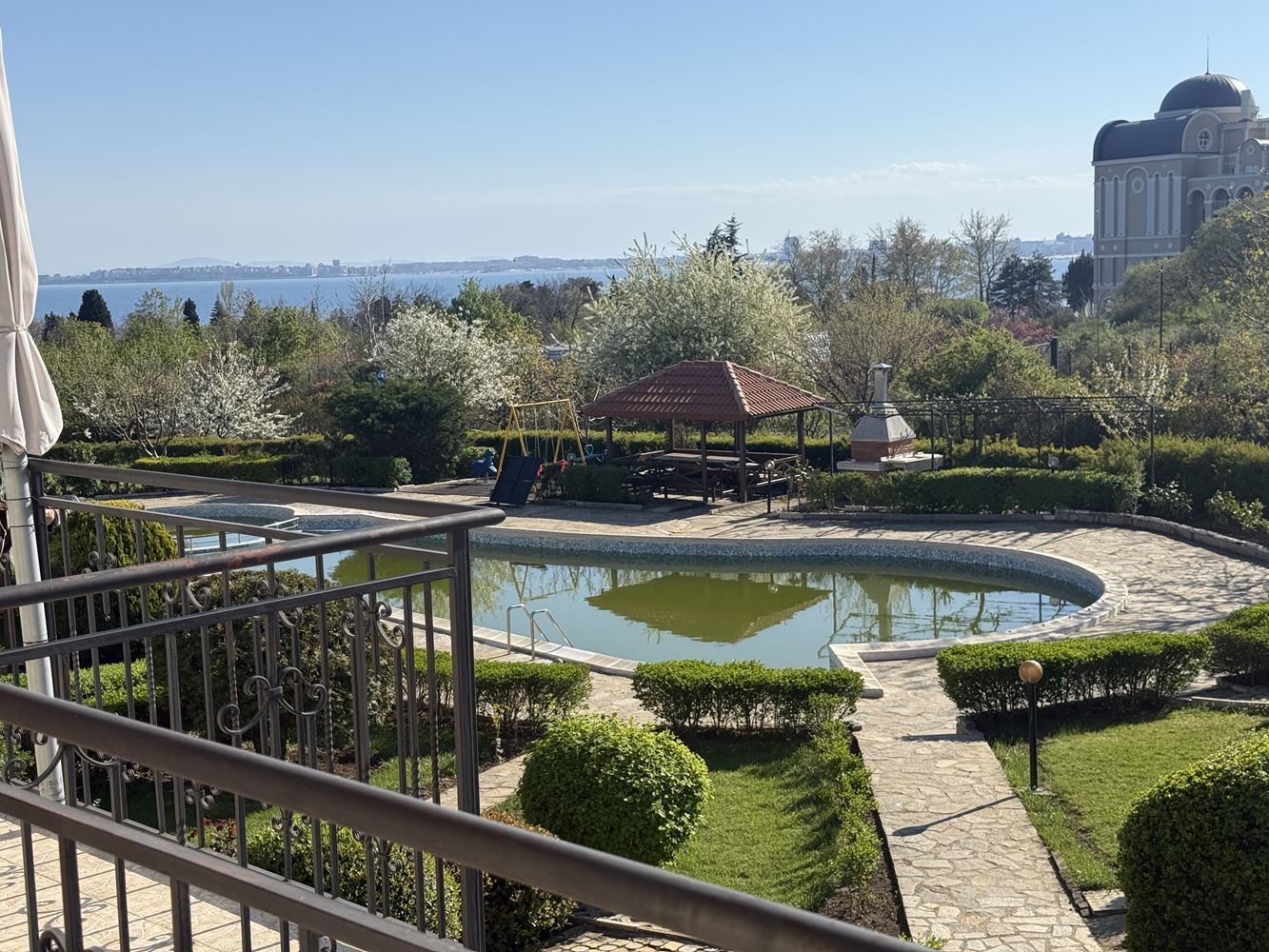 Двухкомнатная квартира в Святом Власе – 300 м от моря, отличная инфраструктура и рассрочка до конца года