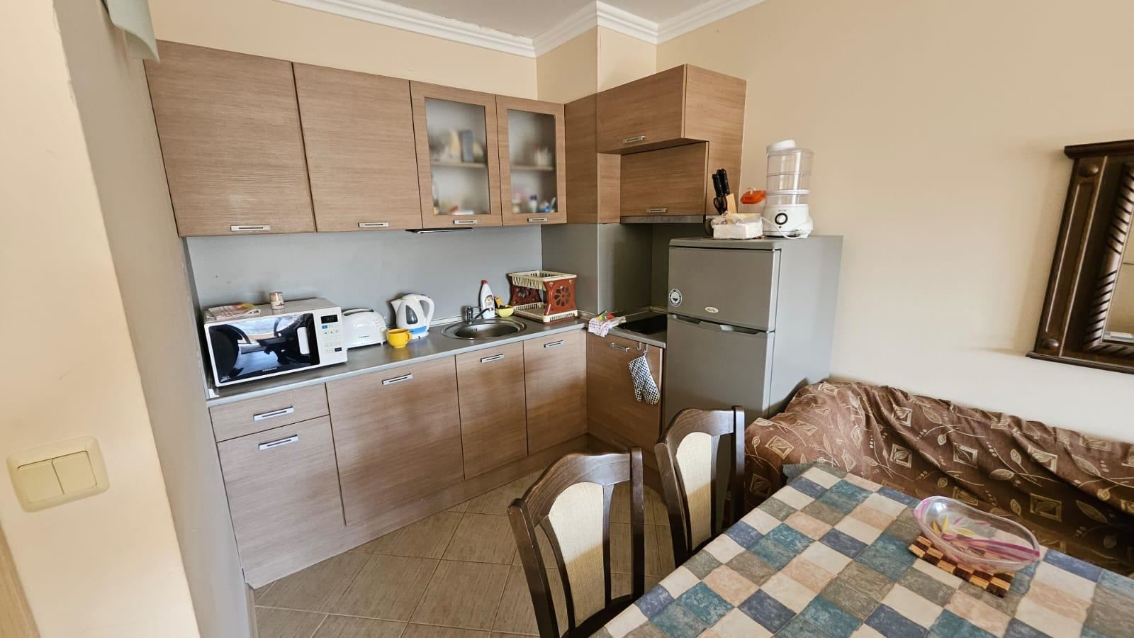 Просторная квартира с одной спальней на первой линии моря в Царево с полной меблировкой