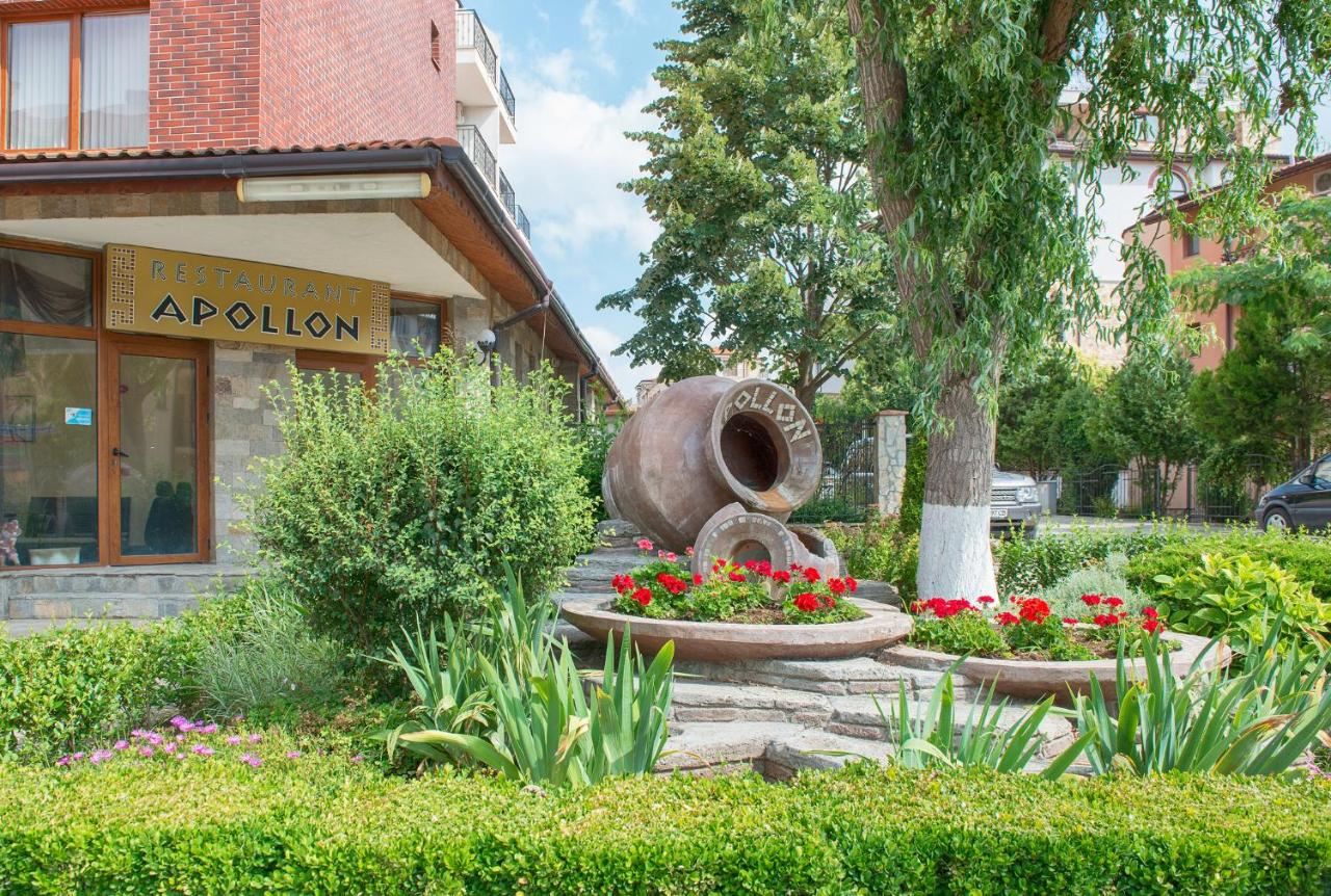 Апартамент с двумя спальнями и видом на бассейн в Несебре – простор, комфорт и отличное расположение всего в 300 метрах от моря