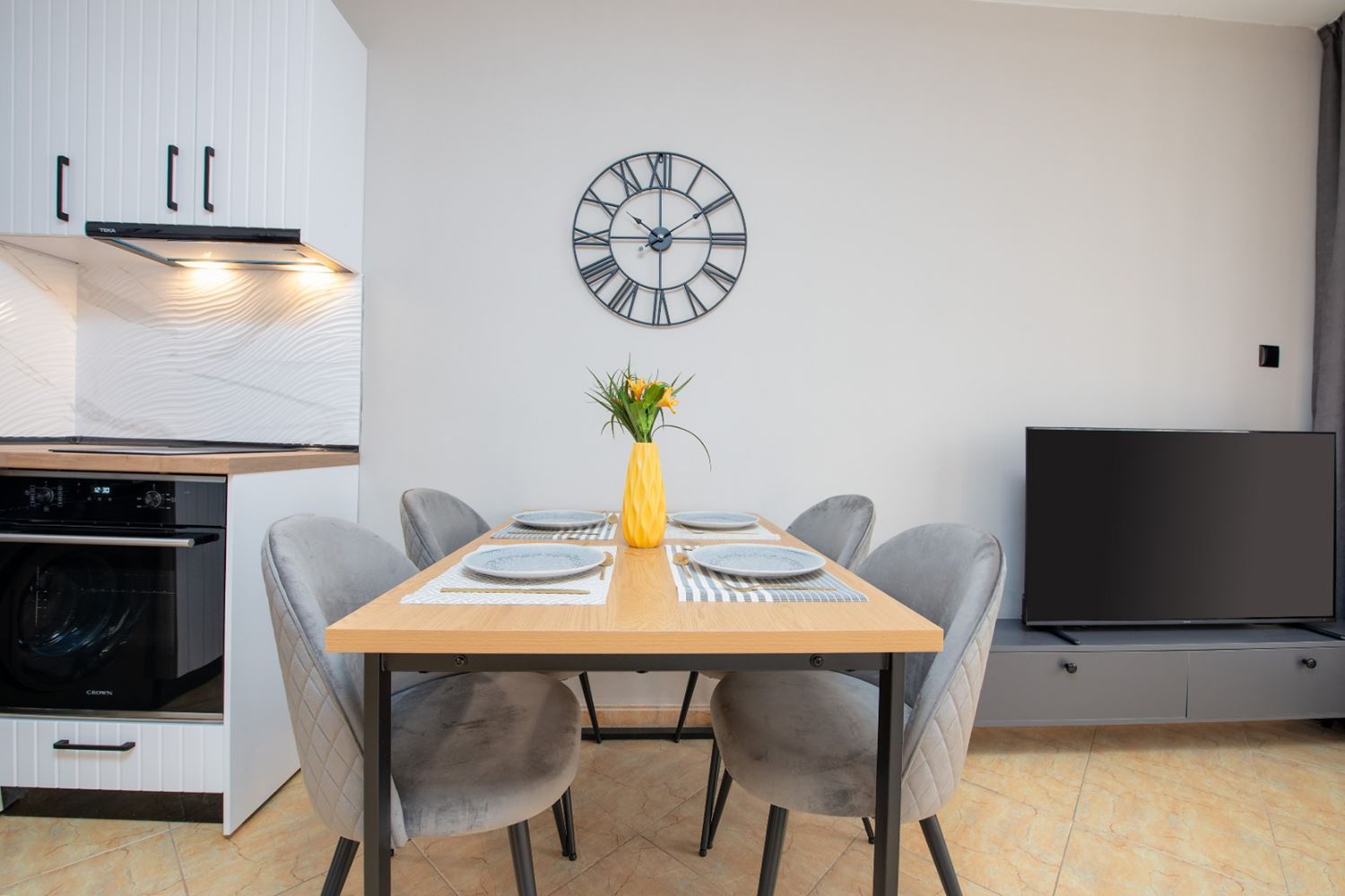 Стильно отремонтированная квартира с двумя спальнями в ухоженном комплексе в Солнечном Береге – комфорт, спокойствие и отличное расположение