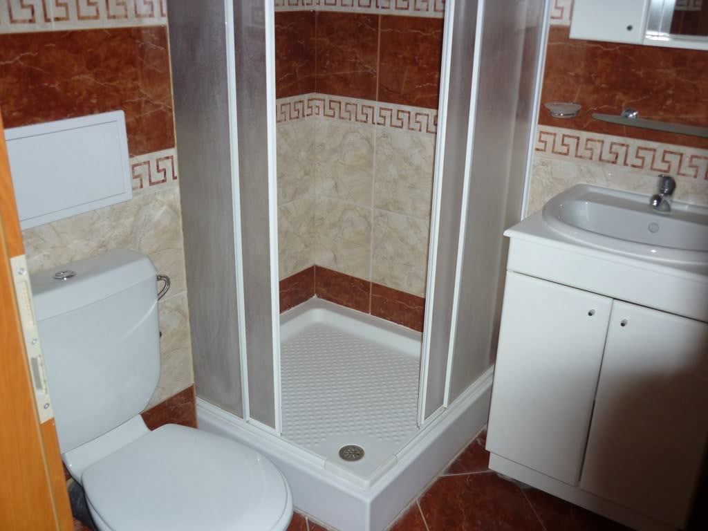 Обставленная квартира с одной спальней на первой линии с видом на море в Элените