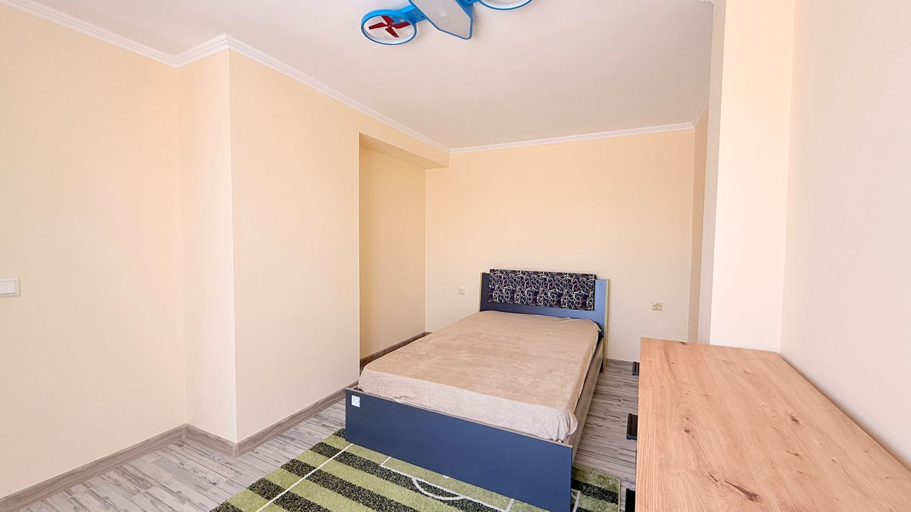 Роскошный двухуровневый апартамент с тремя спальнями в центре Солнечного Берега – простор, стиль и комфорт на двух уровнях